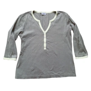 Vintage trekvartsärmad topp, 70tal/ 70s/ 60tal/ 60s/ hippie/ boho/ bohemisk/ bohemian/ alt/ cyber/ vårkläder  - Unik ljusgrön trekvartsärmad topp med ljusgula detaljer! 100% bomull 