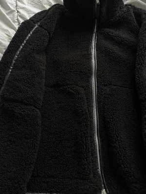 Teddyjacka hm - Snygg Svart teddyjacka från Hm