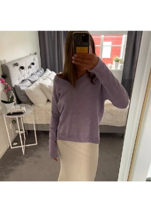 Stickad offshoulder tröja - Super mysig stickad tröja från vila💓 använd ett fåtalgånger men är i nyskick!!