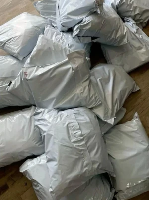 Mystery bag - Säljer mystery bag med damkläder. För 99kr får du minst 4 plagg. Vid köp, skriv storlek samt vad din ”stil” är så jag kan göra dig så nöjd som möjligt!