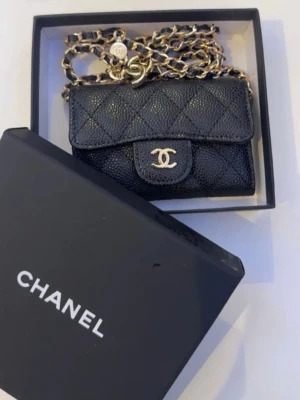  väska chanel - Supersnygg väska som kommer med låda, nyskick