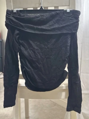 Off shoulder topp - Svart off shoulder topp. Använd fåtal gånger