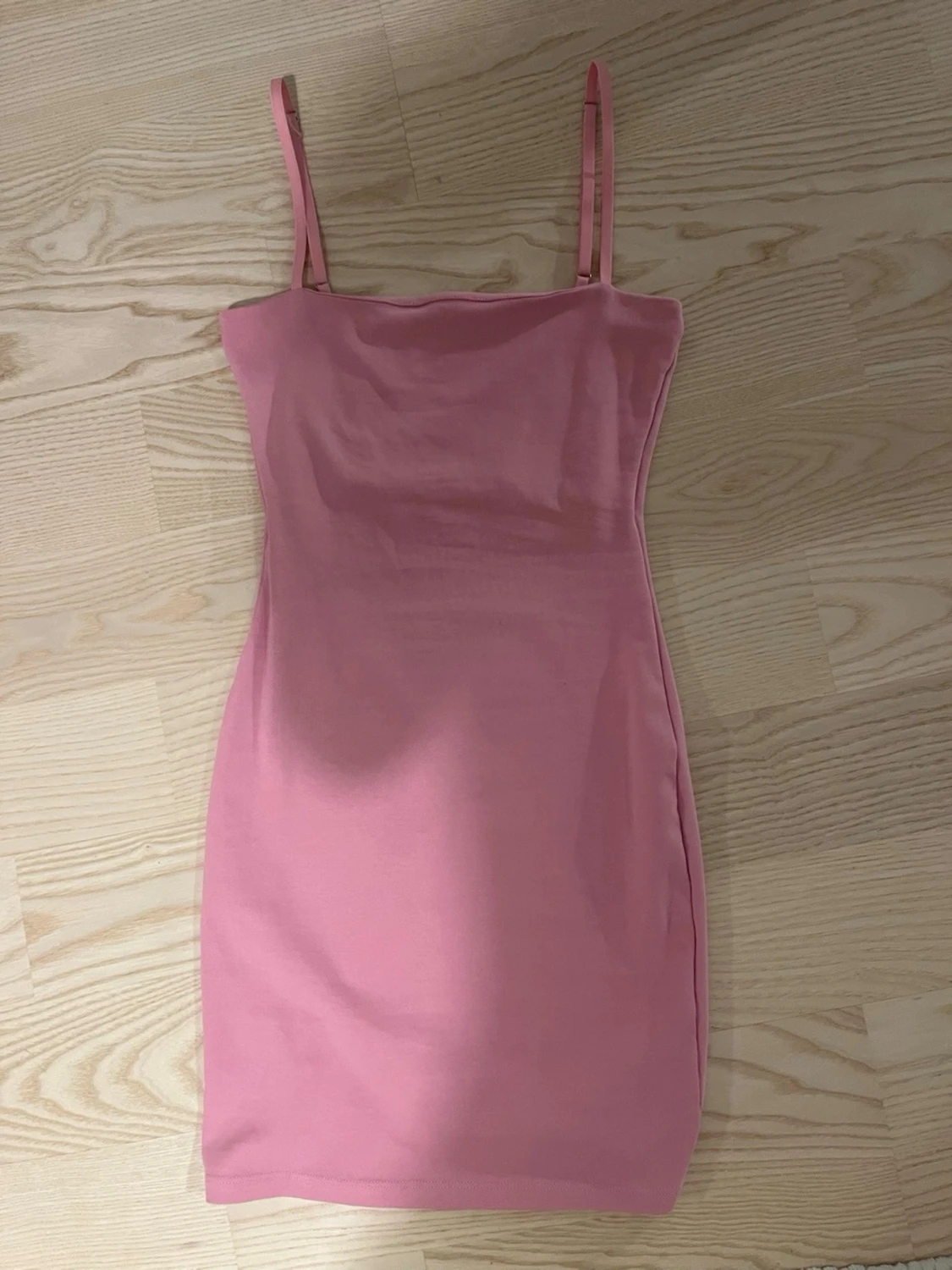 Rosa tight kortklänning - 2
