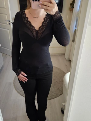 Intimissimi tröja - Fin intimissimi tröja i strl M, använd vid 1 tillfälle och inga defekter! Superfin och populär tröja🥰