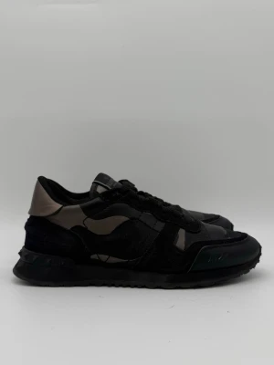 Valentino rockrunners - Valentino rockrunners storlek 40 men större i storleken mycket bra skick 