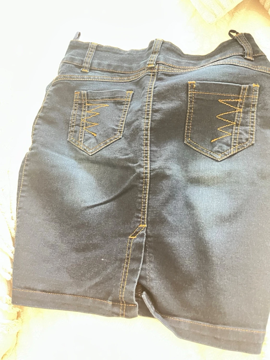 Mörkblå jeanskjol med fickor - 2