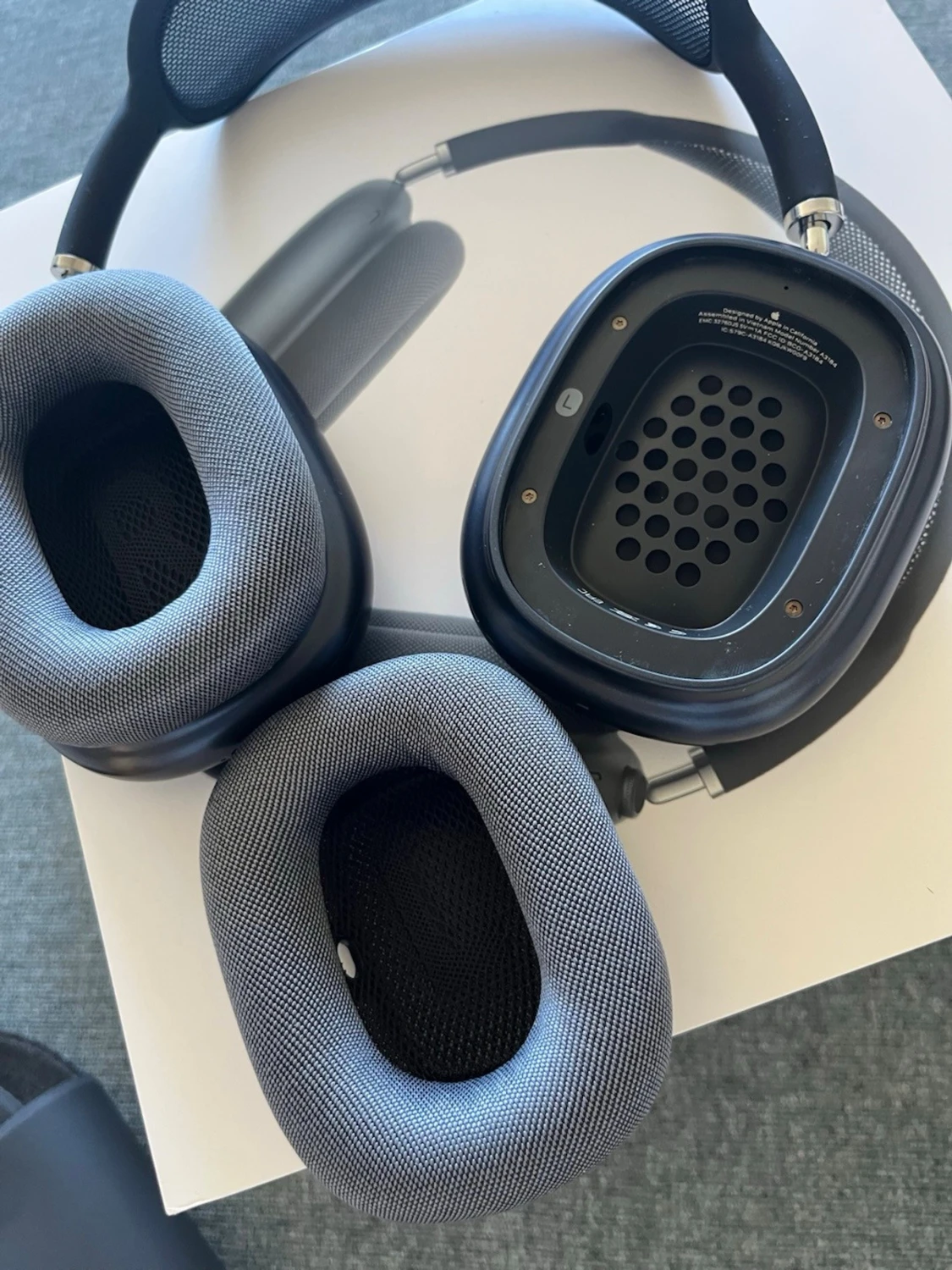 Svarta over-ear hörlurar - 1