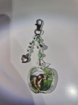 Beabadoobee Keychain - Beabadoobee keychain that is dubble sided. I made this myself!
