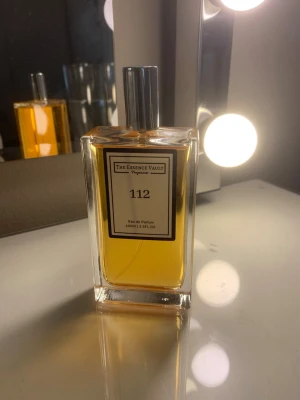 The Essence Vault 112 Eau de Parfum - 100 ml, har testat. Inspirerad av kilian Love dont be shy. 