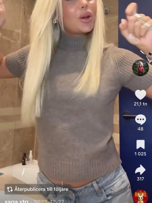 SÖKER - beige polotopp - SÖKER!!!! 