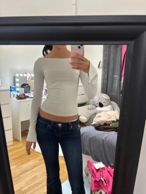 Vit långärmad topp - Jätte cute från gina, kommer inte till användning 