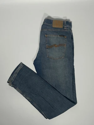 Nudie jeans - Säljer ett par riktigt snygga och trendiga Nudie jeans i fint skick, storlek 31/32, vid frågor är det bara att skriva //Leo