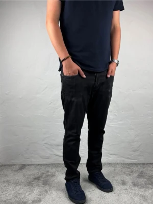 Replay jeans  - Ett par riktigt snygga jeans från Replay i storlek W33 L32 i modellen anbbas 