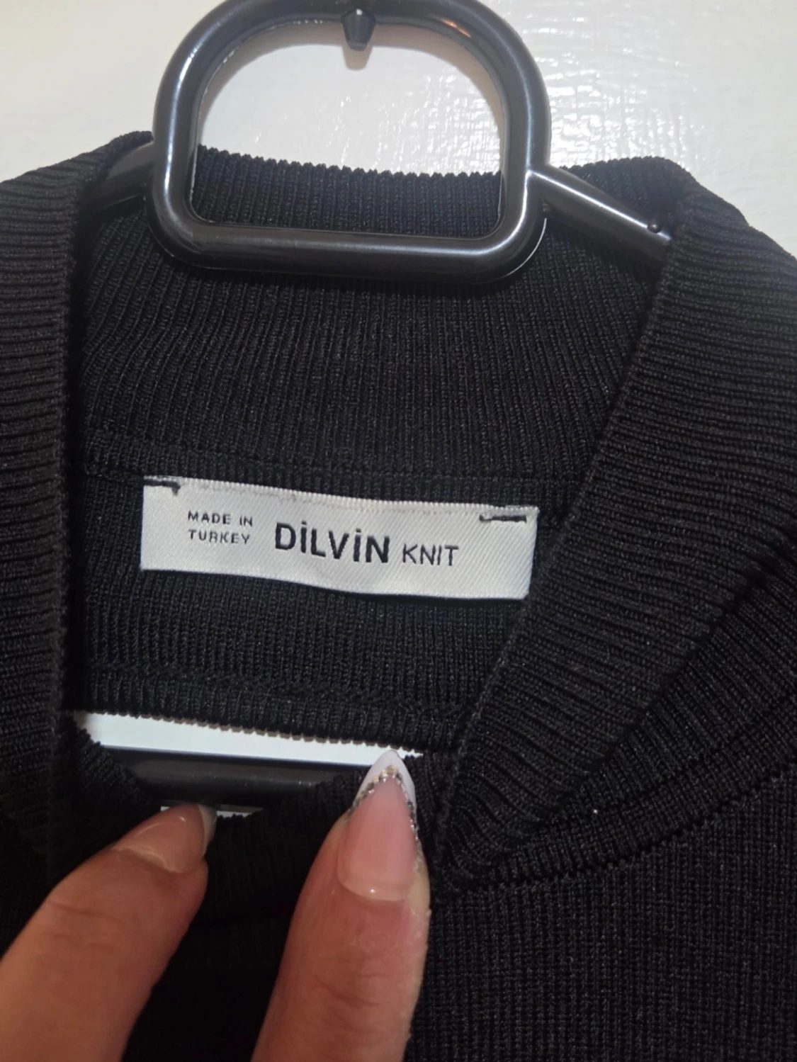 Svart långärmad midiklänning med öppen rygg - 2