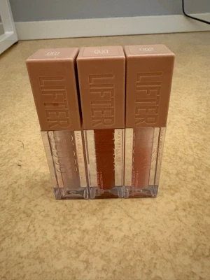 Läppglans loreal - 3 st för priset. Vissa använda mer än andra.