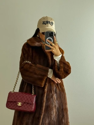 Brun Mink Päls Jacka Kappa Pälskappa Pälsjacka  - Säljer en elegant brun munk Pälskappa. I fint skick. Passar xs-s 