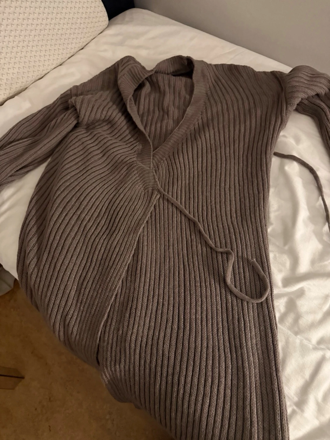 Brun ribbstickad kofta med knytband omlott klänning - 2