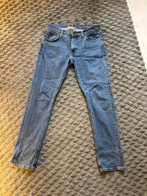 Blå jeans från Lee - Säljer dessa då jag vuxit ur dom. Bra skick. Hör av dig vid funderingar!