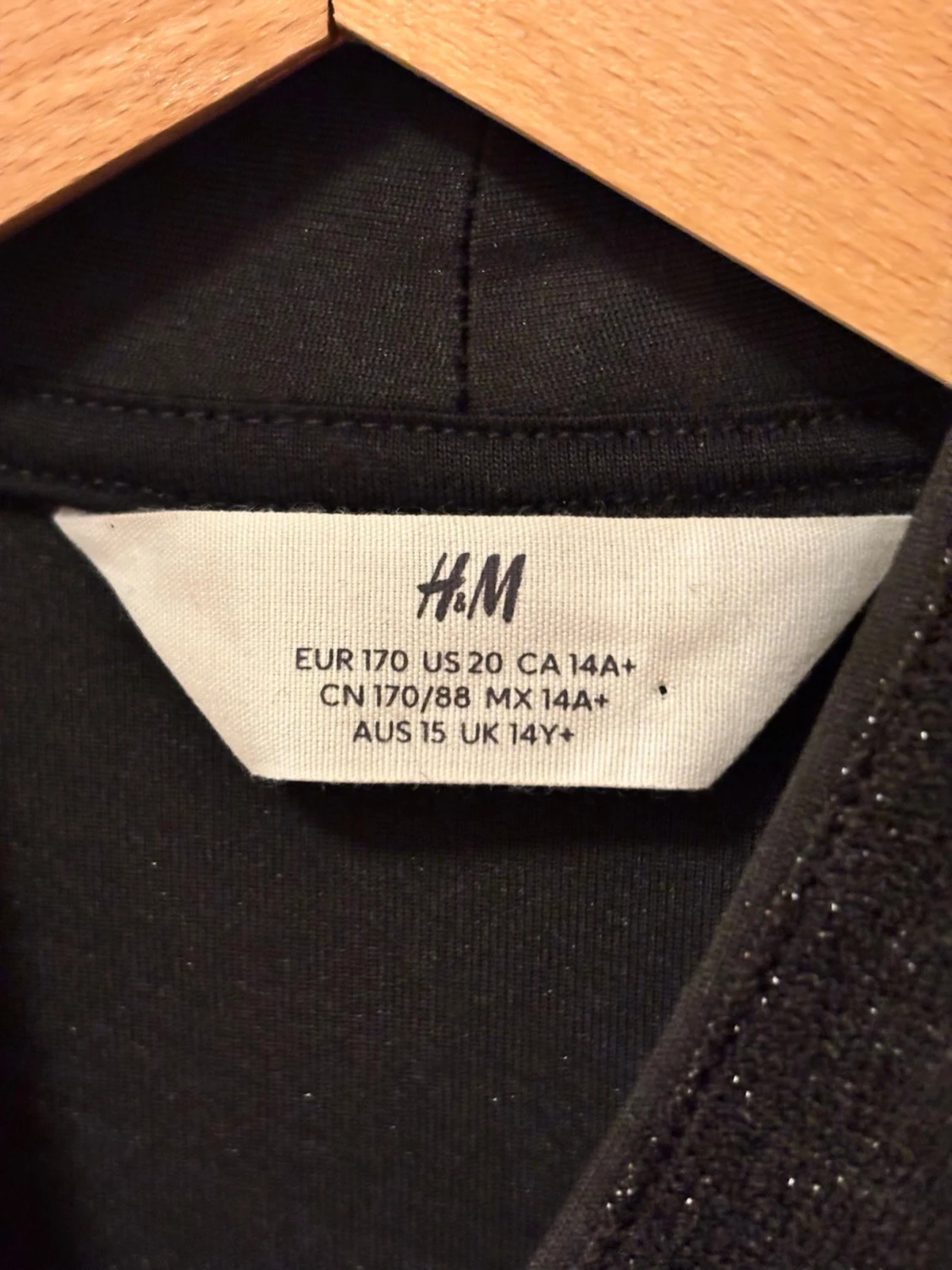 Svart långärmad klänning med rynk - 2