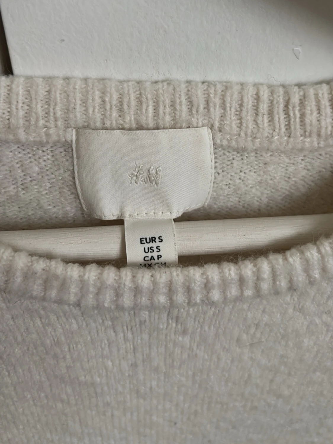 Beige stickad t-shirt från H&M - 1