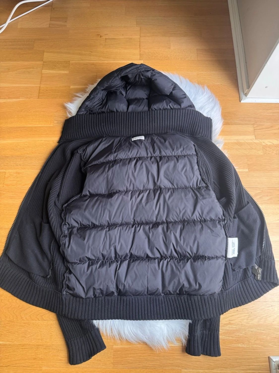 Svart pufferjacka från Moncler - 1