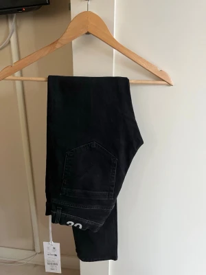 Dondup George jeans  - köpta på United fashion! Helt nya