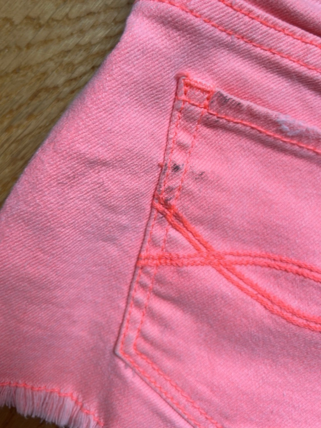 Neonrosa shorts från Abercrombie - 2