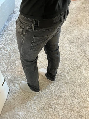 Replay anbass  jeans - Replay Jeans | skick 9/10 | Storlek 32/32 | Pris - 499kr | Modellen är ca 180cm lång | Hör av dig vid minsta fråga eller fundering!!