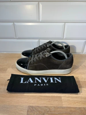 Lanvin skor - Lanvins i nästintill nyskick💯| Storlek: uk8 = 42 passar 43 | Ingår: Dust bag | Vid frågor eller diskussion om pris är det bara att skriva✍🏼| Frakt inom 48h📦