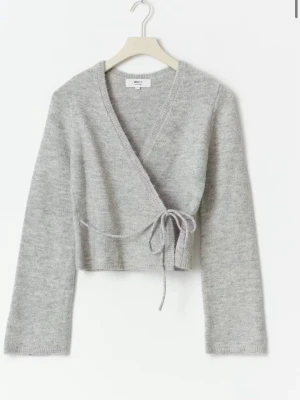 Grå omlottkofta  - Jätte fin grå omlottkofta ifrån Gina. Den är knappt använd. Nypris är 400.💕💕