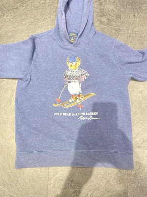Blå hoodie Polo Bear Ralph Lauren  - Blå hoodie från Polo Ralph Lauren som passar till nästan allt 