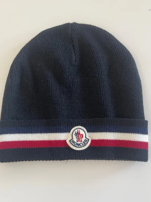 Moncler mössa - Helt ny, oanvänd 1-3 dagars leveranstid