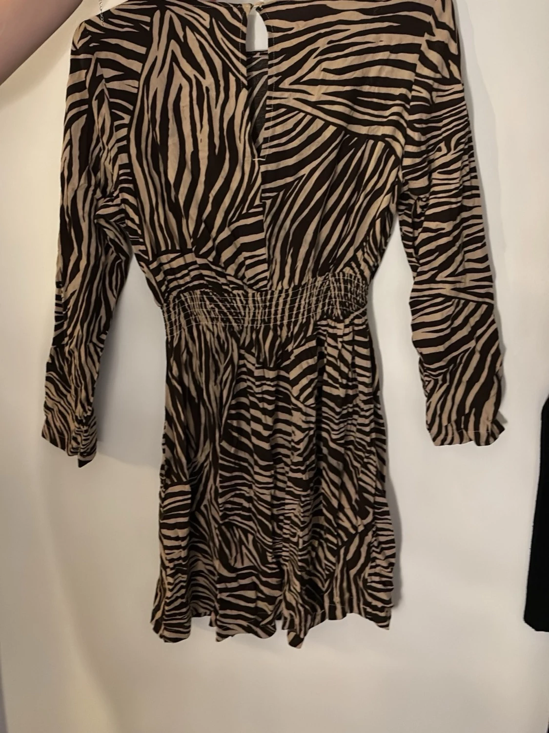 Kort zebra-klänning med resår - 1