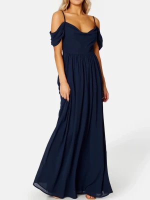 Balklänning Marinblå - Oanvänd balklänning i storlek 36, jag är 172 cm & modellen i första bilden är 176 cm. Ifall de hjälper.💙