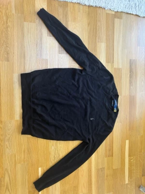 Ralph lauren - Stickad Ralph lauren tröja i merino ull i storlek. Är som ny med inga defekter😊