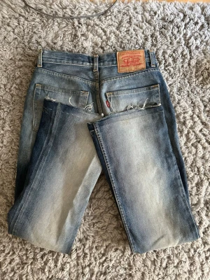 Bootcut jeans - Utsvängda ljusblåa bootcutjeans. Skit snygga. Storlek S. 