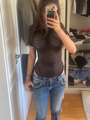 Body - En randig body som är lite genomskinlig, köpte i paris