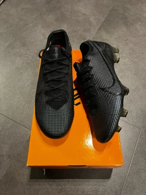 Nike Mercurial Vapor 13 Elite - Storlek 42,5 mycket bra skick 