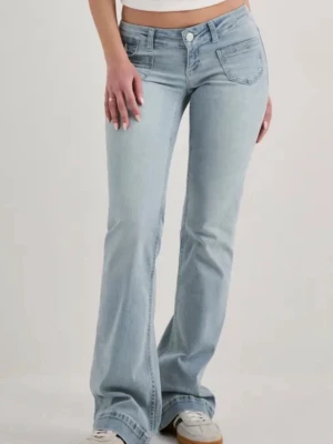 Lowwaist bootcut jeans Nelly - Lowwaist bootcut jeans från nelly. Använda någon enstaka gång. Skriv gärna för fler bilder 😊