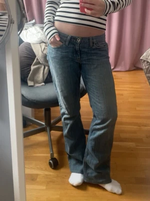 Vintage jeans!! - Säljer dessa jättesnygga vintage jeans. Köpte de på plick för några månader sen. Jättebra skick. 
