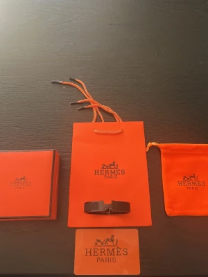 Clic H armband - Jättefint armband med ett H. Perfekt för dig som vill lyfta outfiten. 