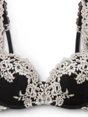 Svart spets-bh med vit brodyr från intimissimi - Snygg svart bh med vacker vit spetsbrodyr över kuporna och axelbanden. Bh:n har vadderade kupor och dekorativa detaljer som ger en lyxig känsla. Perfekt för dig som gillar romantisk och elegant stil.