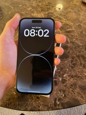 Iphone 14 pro  - Säljer en iPhone 14 pro i nyskick. Telefonen fungerar helt utan problem och är varsamt använd. 🔹 Mycket fint skick 🔹 Fullt fungerande 🔹 Allt är utloggat och återställt 🔹 Inga sprickor endast minimala skador som inte har någon betydelse som ni kan se på bilderna Batteriet är bytt och helt nytt! Priset kan diskuteras! Hör av dig vid intresse!