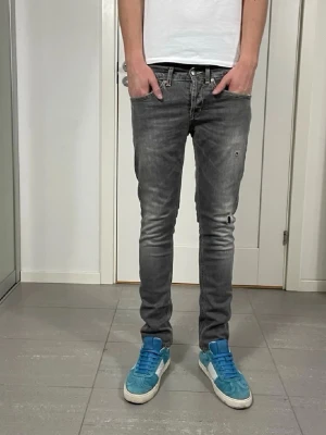 Dondup George jeans  - Säljer nu dessa Dondup George Jeans, skriv för fler bilder/frågor🙌🏼