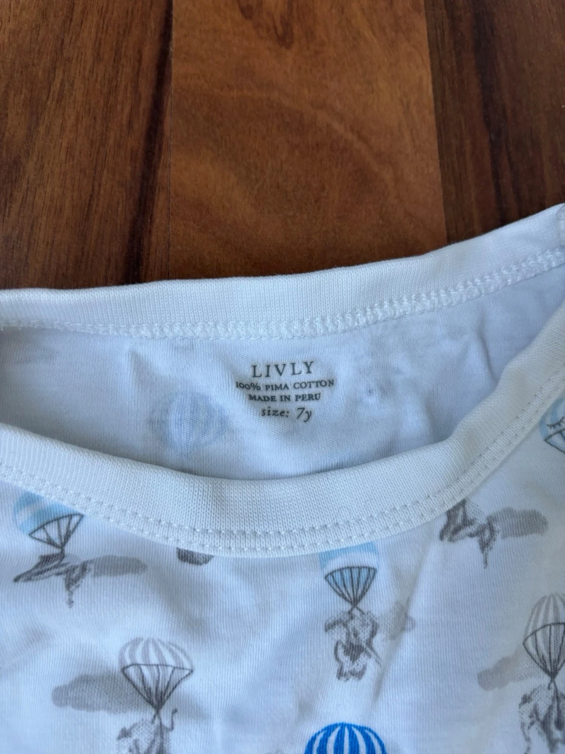 Vit pyjamas med luftballongsmönster Livly - 2