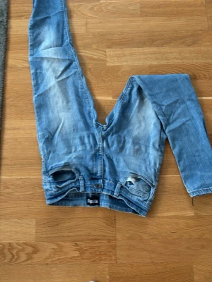 Ett par fina jeans  - Ljus blå byxor