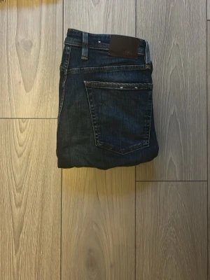 S.Oliver jeans - Säljer ett par mörkblå jeans från S.Oliver. De är ej använda och köpta för 1000kr. Säljer de för de va lite för stora. Pris kan diskuteras vid snabb affär. Tveka inte att skriva vid minsta lilla fråga🙌🙌🙌