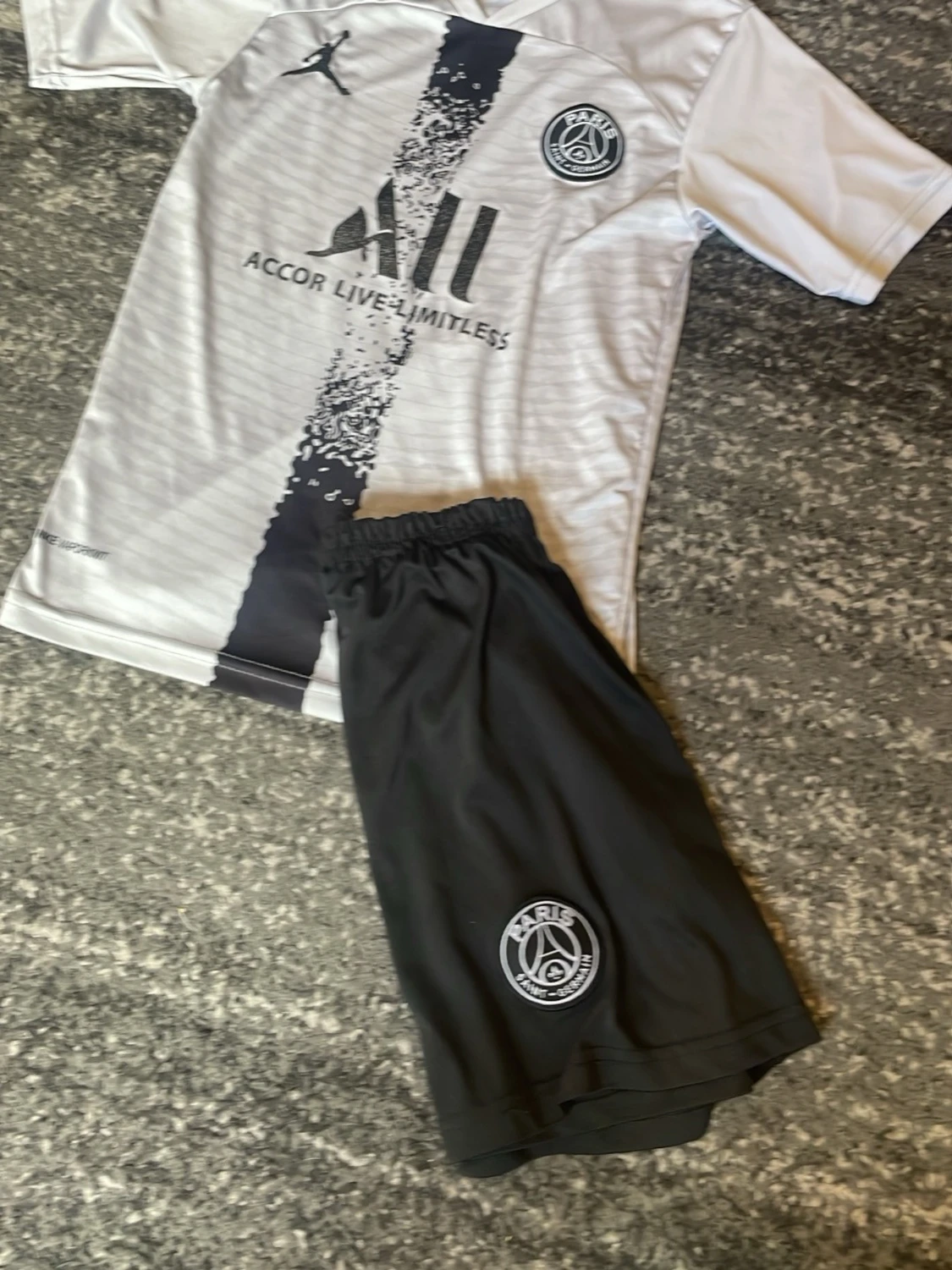 PSG matchställ i vitt och svart - 1