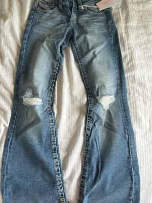 Lågmidjade jeans  - Hej! Jag säljer mina oanvända jeans. Storlek 158. Prislapp kvar