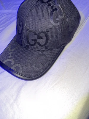 Svart G keps - G keps som är helt ny
